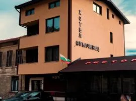 Hotel Opalchenets Стаи за гости и парти зала
