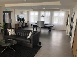 Luxurious Apartment in Brossard with Terrace, hotel en Brossard