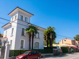 Beautiful Holiday Home in Po de Llanes with Sea View, hotel en Póo