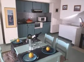 Chic seaside apartment in Akrogiali - 60 sqm - Sea view