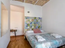 Center Suite - by Viva Domus