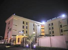 Bolton White Hotel