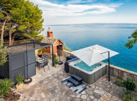 SUPER HORIZONT- Sea View Apartments with private Jacuzzi time & Free Parking, hotel u Splitu