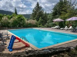 Les Cyprès piscine partagée