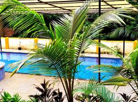 Rays beach Apartment Candolim، فندق في كاندوليم