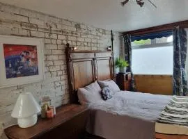 Room at Lindley