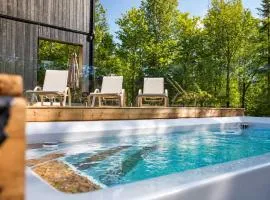 Snoheim - Luxury Chalet with Hot Tub & Four-Season Pool