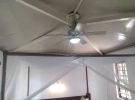 Mara Son Camp
