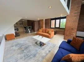 Relaxing Mill Loft by Brook Nice Walks & Manchester