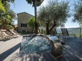 Rustic villa with garden and whirlpool
