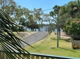 Baybreeze top of house with sea views near boat ramp and shops