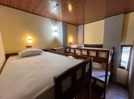 Golden Hostel Komodo Trip Transit Hotel