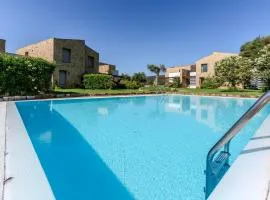 Golden Stone Villa: Pool Relax