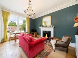Stylish One Bedroom Apartment with Snug in Birnam