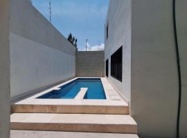Casa Noroeste Saltillo Ejecutivo, Familar 3 habitaciones, alberca, hotell i Saltillo