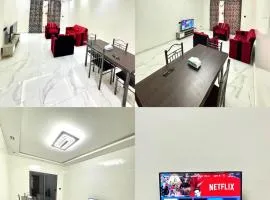 Beautiful 2-bedroom apartment with balcony and Wi-Fi in Dakar