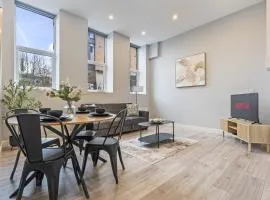 Coulsdon Station Grand Sleeps 5 - 3BR Free Parking