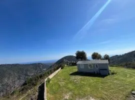 Panoramic mountain view, sea 15 min away with AC