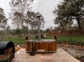 Wood-fired Hot Tub & Sauna, Tiny Cabin in Hunter Valley