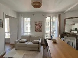 Appartement de 2 chambres situé à 3 minutes du métro comprenant une cuisine équipée, lave-linge et Wi-Fi haut débit