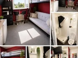 Nyon Red room