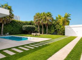 Premium Villa with Pool and Large Garden S15、La Soukraのホテル