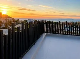 Elegant Private Room with Ocean View & Sunset Terrace
