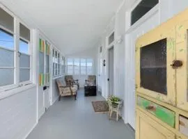 Beach Cottage Upstairs