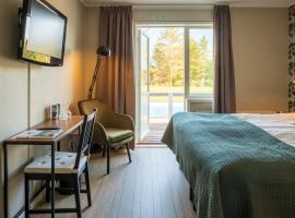 Norrfällsvikens Hotell & Brittas restaurang, хотел в Mjällom