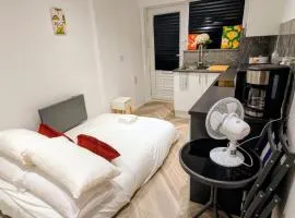Cosy 1 bed with Ensuite & Private Parking