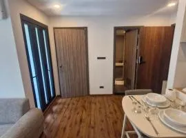 Stasia Suites Sriracha