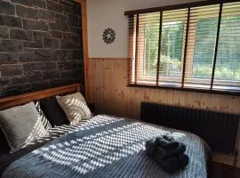 Swallows Nest - Yarrow Valley Family Studio -Sleeps 4- with Garden Access and Hill Views
