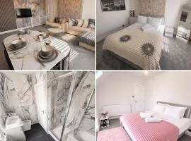 Luxury 2BR Free Breakfast & Snacks Bathtub