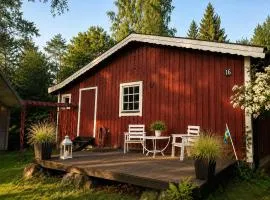 Traumhaftes Schwedenhaus am See mit Kamin, Boot und separatem Gästehaus