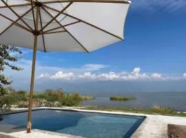 Beautiful house in Chapala with a pool