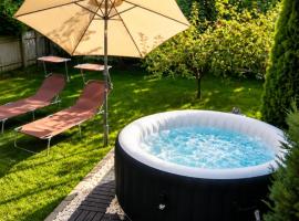 The Green House - Jacuzzi & Garden Escape, hotel in Timişoara