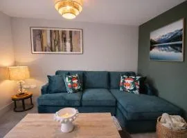 Millars Cottage 2 bed, 2 bathroom Free parking & Garden