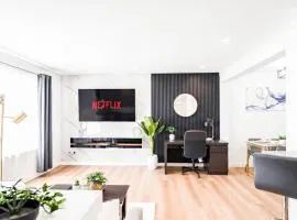 Upscale Inner City 2 Bedroom Home Near Downtown and Stampede