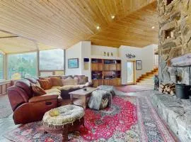 Spacious Home w/ Pool & Hot Tub in Arroyo Seco!