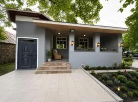 Mountain & River Garden House