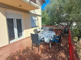 Kuća među maslinama s pogledom na more