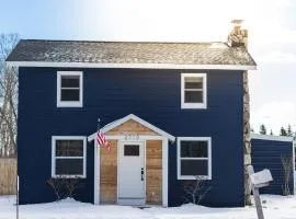 Torch Lake Luxe 3BR w Hot Tub Fire Pit