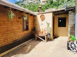 Cave 2000 - Rustic Breakfast & Dining Available
