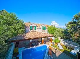 Villa Valentina with pool and close to beach
