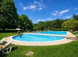 France Apartment - Happy Rentals