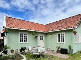 Charmigt gårdshus i hjärtat av Vadstena