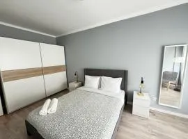Cozy 2- Bedroom Apt near Lisbon & Sintra