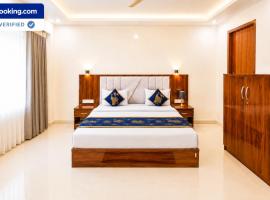 Vrindāvan में, होटल Premium Radhe Dham Hotel & Restaurant - Fully AC - Only 5 Min Drive to Prem Mandir, Newly Build