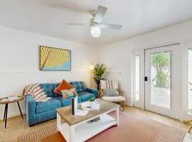 Freshly Remodeled Island Suite w Pool & Pet Friendly