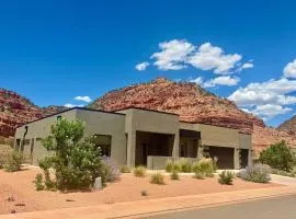 Kanab Oasis Luxury Family Home with Rooftop Deck